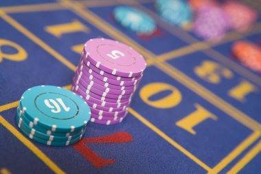 Bet size options and paytable display on the game interface Betting options and paytable for Egypt's Book of Mystery
