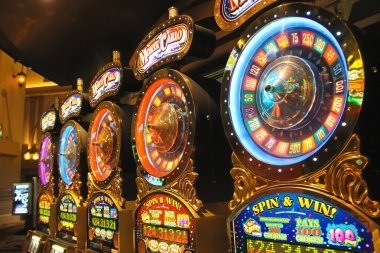 Winning combination and payout display